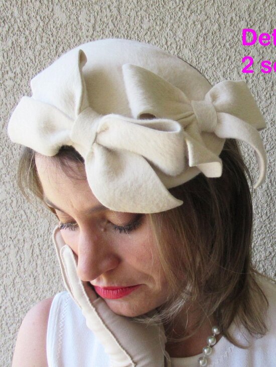 Saks Fifth Avenue VTG hat, Cream color, 2 fabulous flat 6x4\